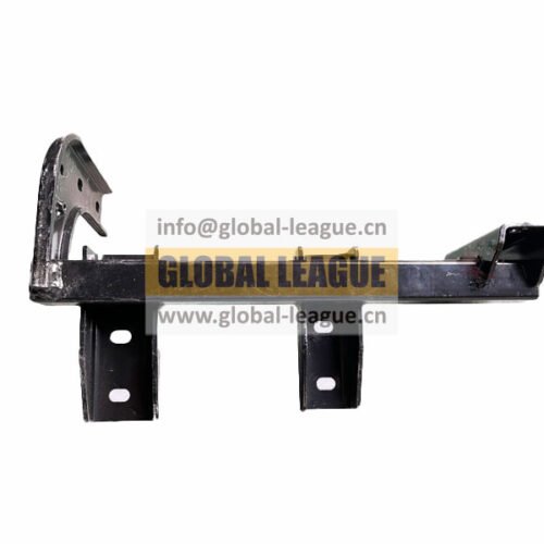 84HGFWA11-05240 Install the bracket on the right step 84HGFWA11-05240